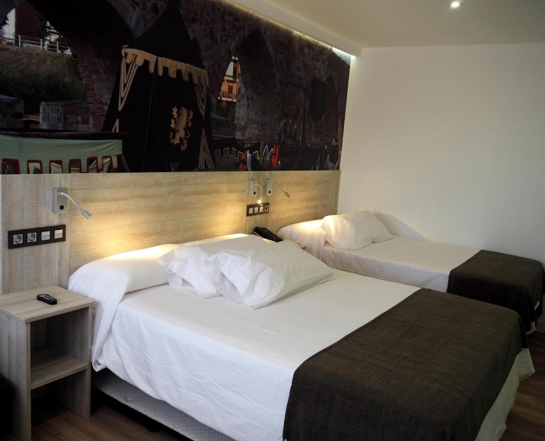 Hostal Don Suero De Quinones Hospital de Órbigo エクステリア 写真