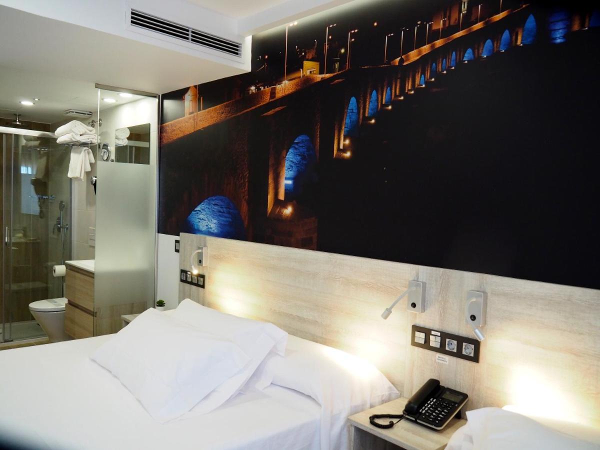 Hostal Don Suero De Quinones Hospital de Órbigo エクステリア 写真