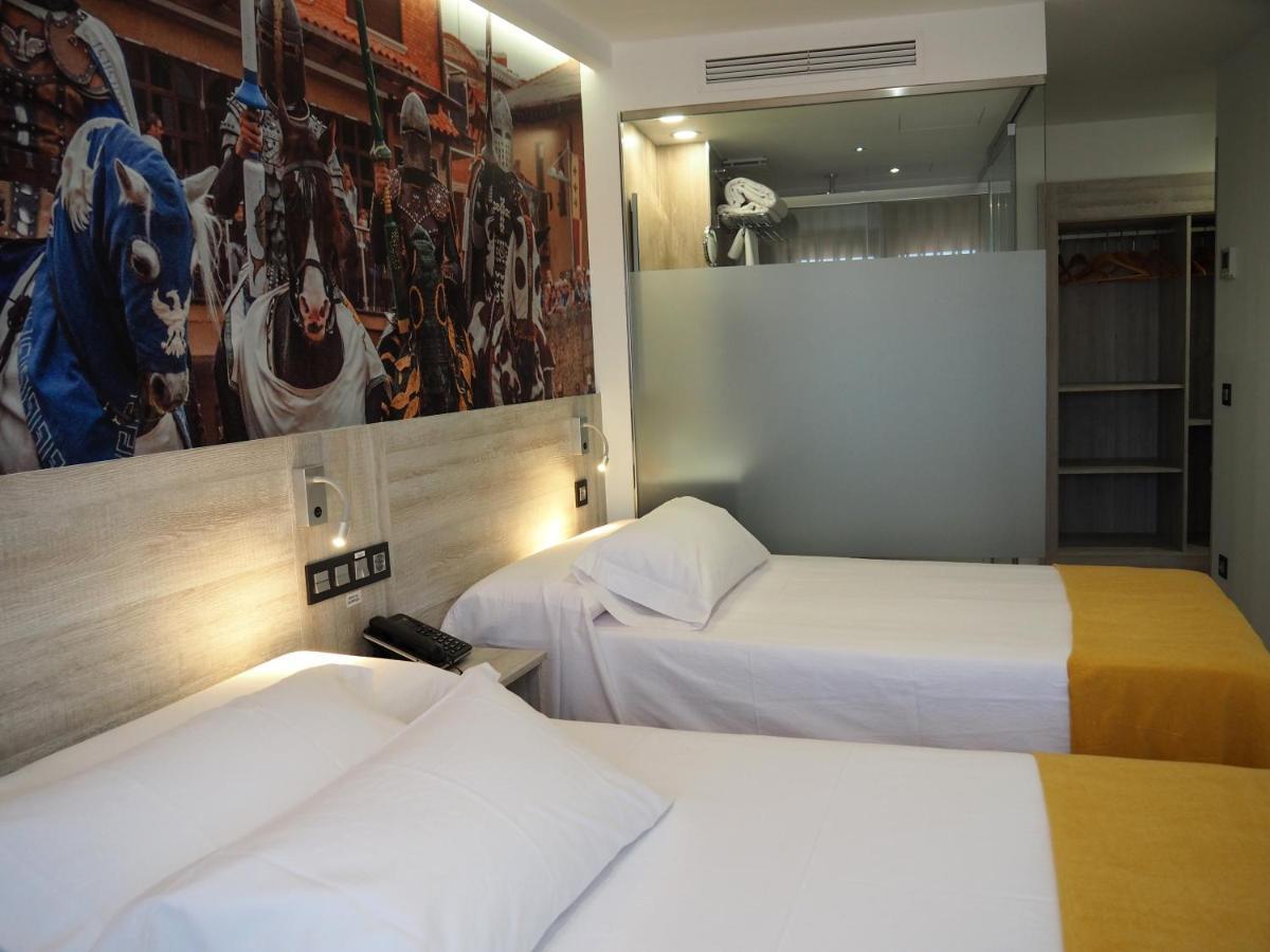 Hostal Don Suero De Quinones Hospital de Órbigo エクステリア 写真