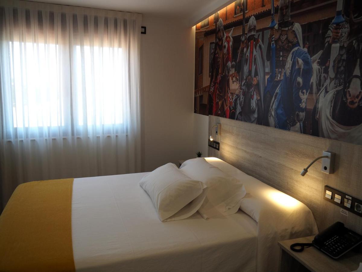 Hostal Don Suero De Quinones Hospital de Órbigo エクステリア 写真
