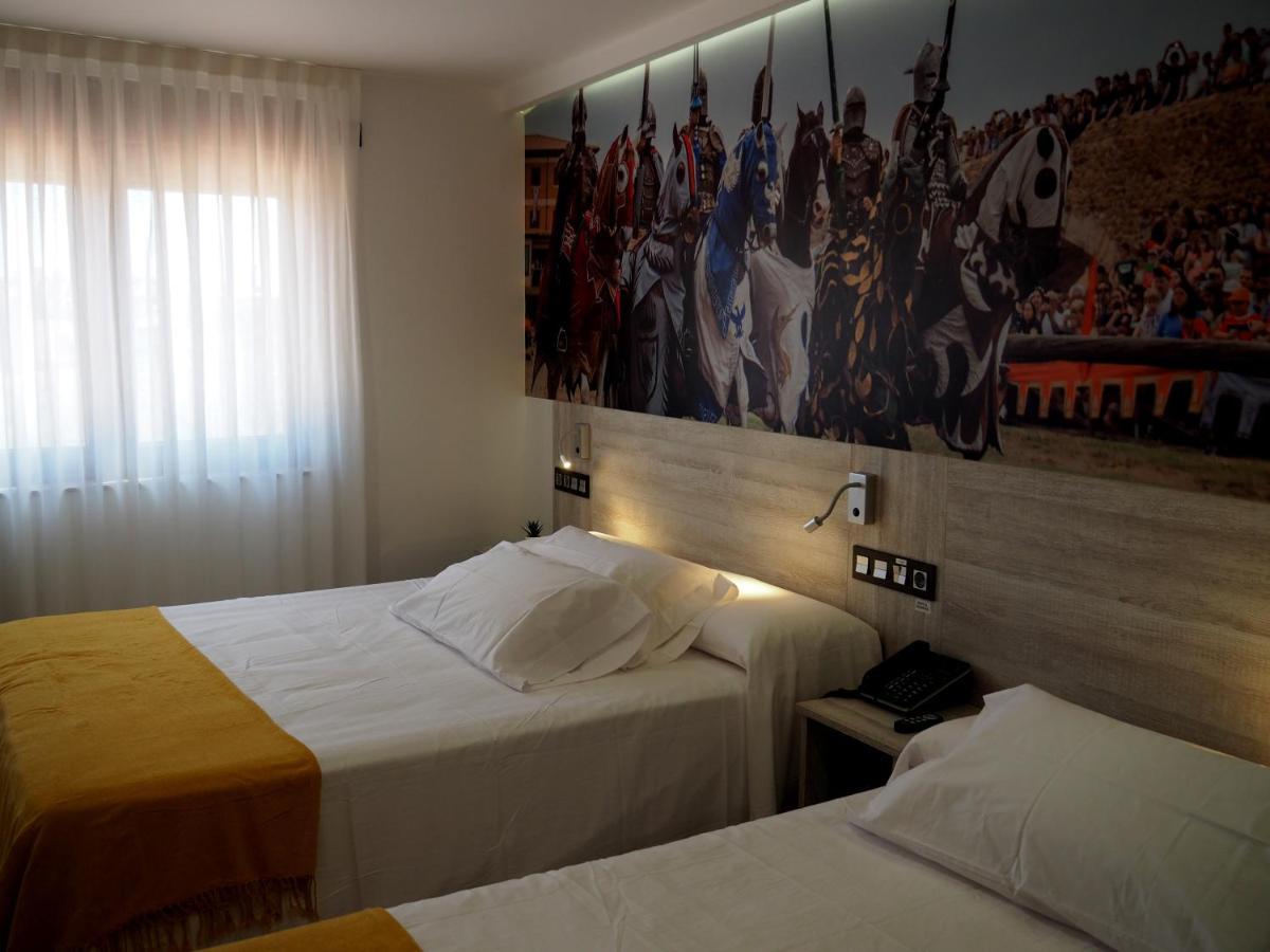 Hostal Don Suero De Quinones Hospital de Órbigo エクステリア 写真