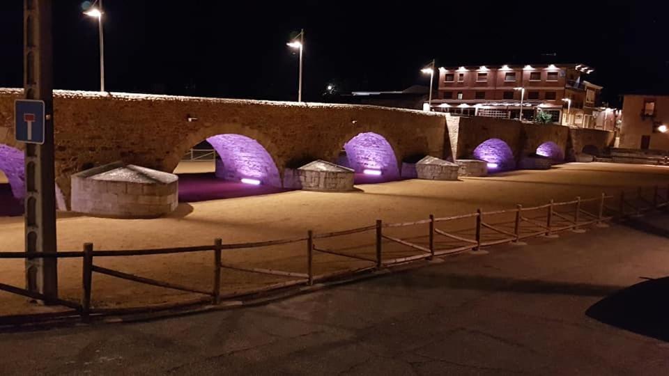 Hostal Don Suero De Quinones Hospital de Órbigo エクステリア 写真