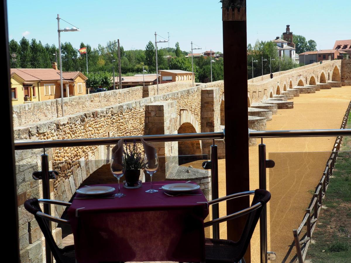 Hostal Don Suero De Quinones Hospital de Órbigo エクステリア 写真