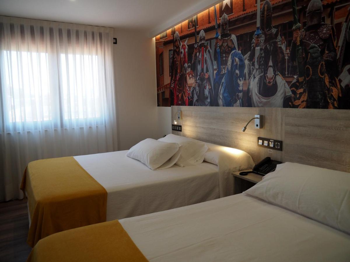 Hostal Don Suero De Quinones Hospital de Órbigo エクステリア 写真