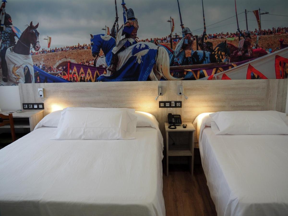 Hostal Don Suero De Quinones Hospital de Órbigo エクステリア 写真