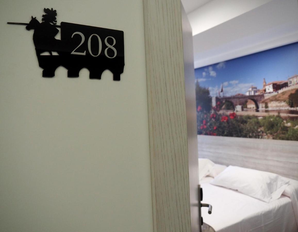 Hostal Don Suero De Quinones Hospital de Órbigo エクステリア 写真