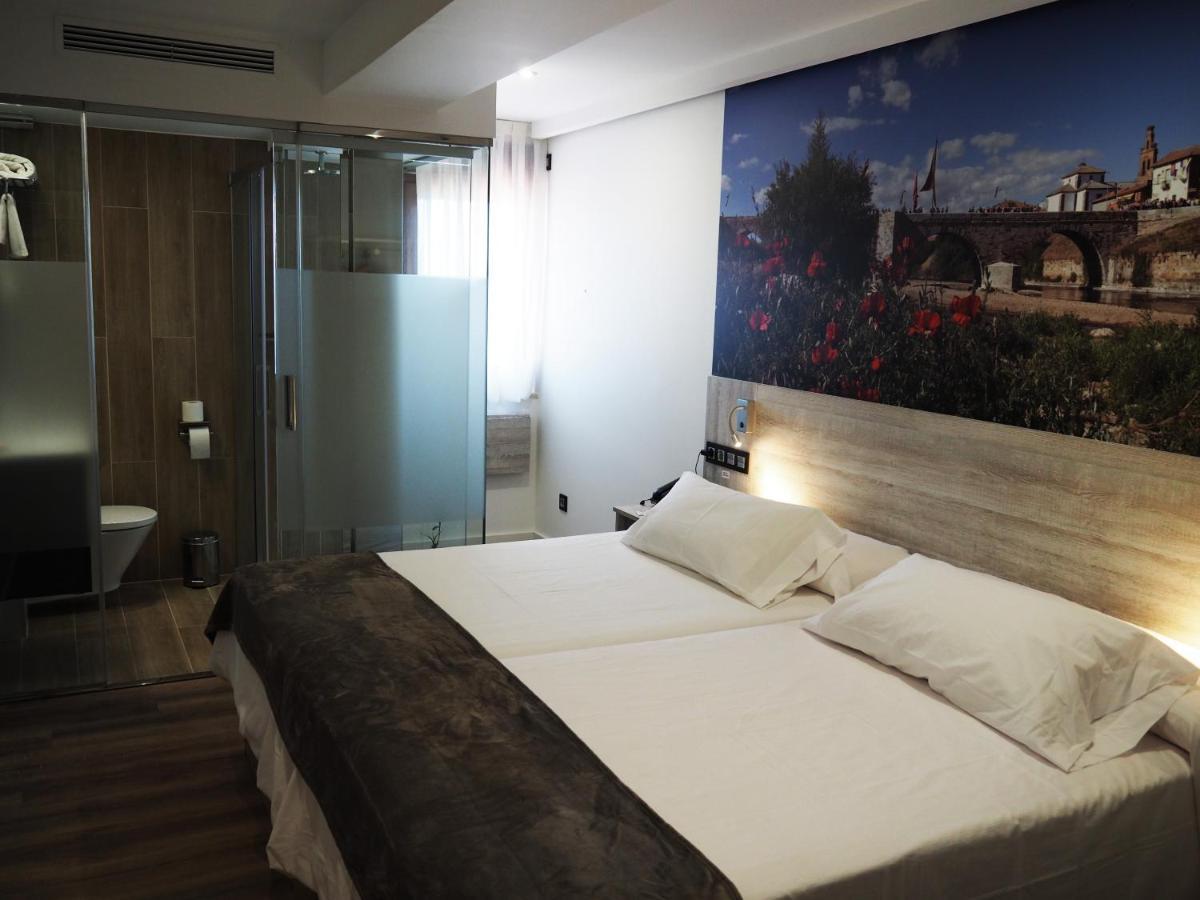 Hostal Don Suero De Quinones Hospital de Órbigo エクステリア 写真
