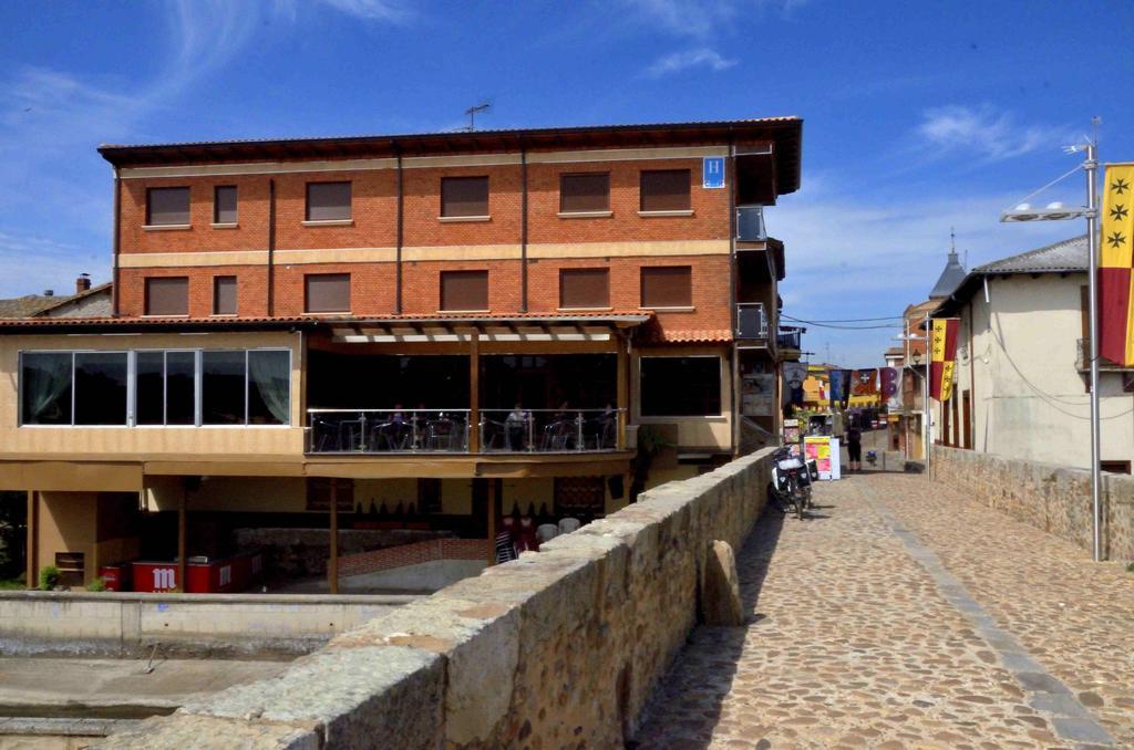 Hostal Don Suero De Quinones Hospital de Órbigo エクステリア 写真