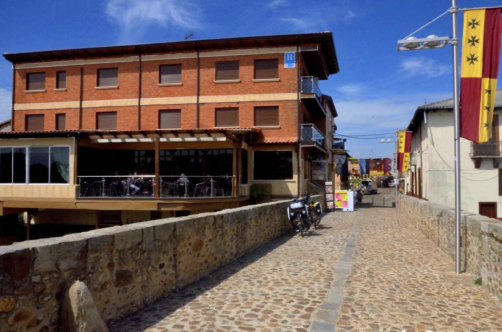 Hostal Don Suero De Quinones Hospital de Órbigo エクステリア 写真