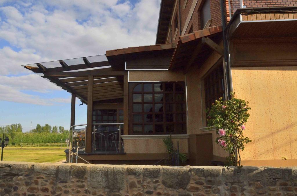 Hostal Don Suero De Quinones Hospital de Órbigo エクステリア 写真
